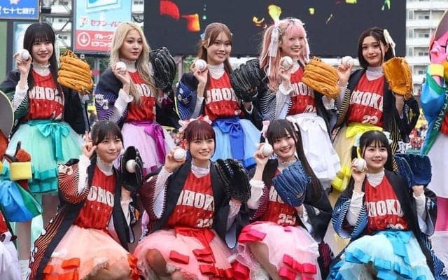 仙台に降臨した9人の“女神”「可愛かった！」　一糸乱れぬ同時投球に興奮「かっこよかった！」