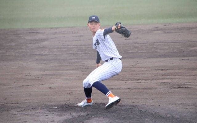 滋賀学園のプロ注目右腕が雨中のマウンドに苦しむも、8回途中2失点の粘投【近畿大会】