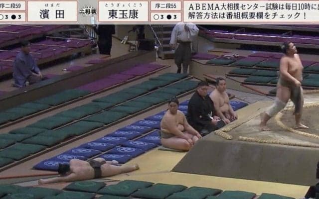 「大丈夫か」土俵際の“一撃”に離れた場所でぶっ倒れる力士「礼儀作法学んでいって」超若手の成長に期待する声も