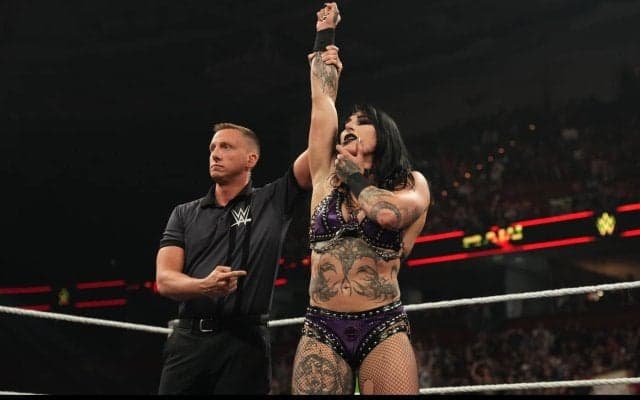 女子レスラーの「背中がやばい」衝撃の筋肉美にファン騒然「背筋きれい」「かっけえなぁ」