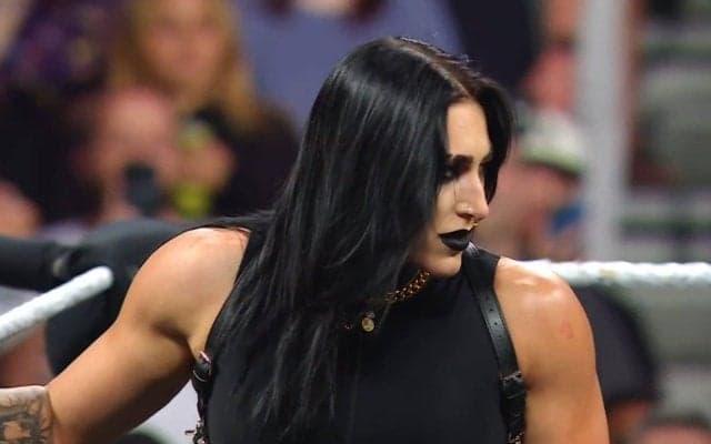 「本当に可愛い」最恐女王、海辺でずぶ濡れ…“メイクオフ状態”プライベートのギャップあふれる気さくな素顔が話題