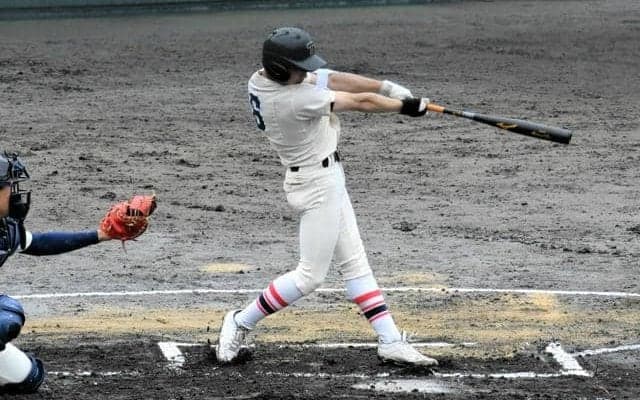 小柄だからこそ　先制の本塁打でコールド導く、東洋大姫路・高畑選手