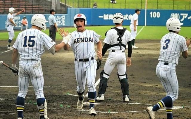 健大高崎4度目V　13安打で専大松戸を破る　春季関東地区高校野球