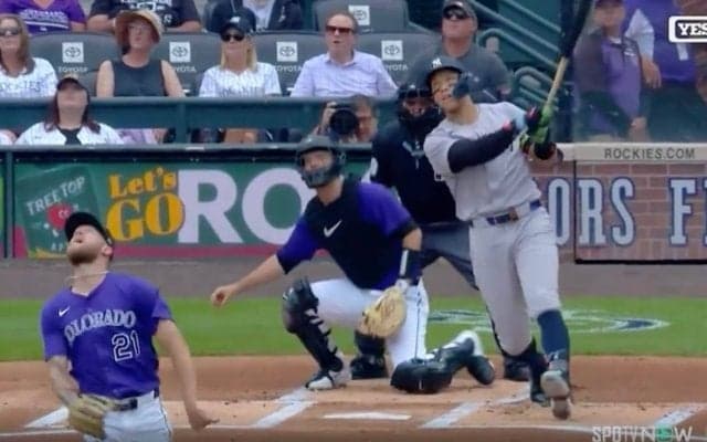 もはや人間じゃない！ ジャッジ、爆速逆方向弾で“異変”「エグい」「破裂した？」“豪快に被弾”した投手の体勢がおかしくなる「可哀想すぎる」