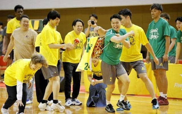 プロバスケの香川ファイブアローズ　ファン交流会に約700人集う