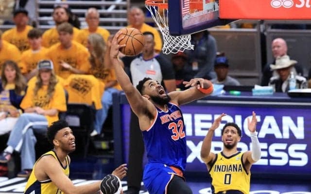 ニックスが20点差を挽回…敵地でペイサーズに逆転勝利してイースト決勝で初勝利