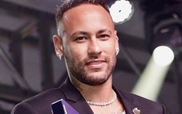 ｢この写真すごすぎる｣ブラジル代表ネイマール、第二子妊娠中の元恋人超美人モデルと“ふっくらお腹”の親子マタニティフォト公開｢なんて素敵な家族！｣