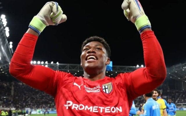 チェルシーが鈴木彩艶を補強候補にリストアップか　英メディアが今夏獲得の動きを予想「マレスカの重視する戦術にもフィットする存在だ」