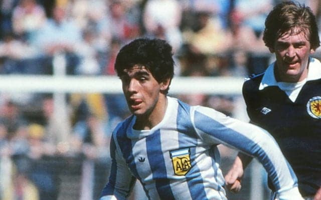 史上最高のサッカー選手は誰か ベテラン記者が振り返る「神の子」マラドーナの凄さ