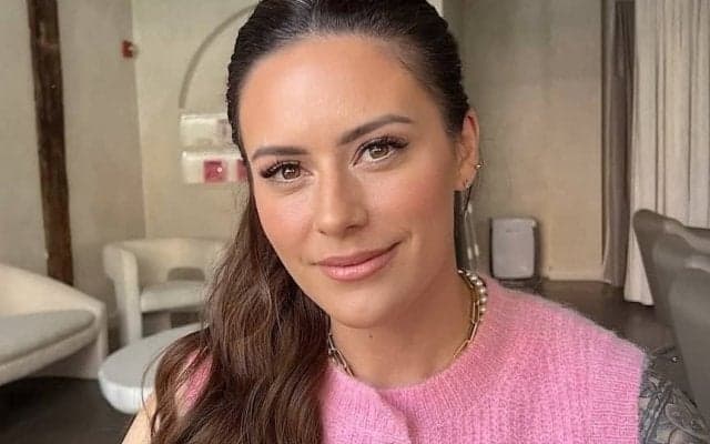 元アメリカ女子サッカー代表アリ・クリーガー、恋人の誕生日に｢路上キス｣ショット公開！｢素敵なカップル｣｢かわいすぎる！｣