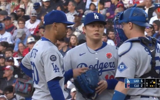 ベッツが、スミスが…山本由伸に喝を入れる“アニキたち” もはやお馴染みとなった“気合い注入”で今日もピンチを切り抜ける