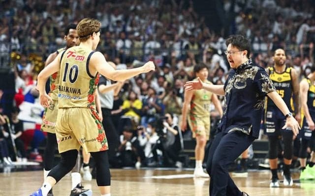 「まだ全然いけるぞ」琉球ロッカーに響いた軍師の声…桶谷HCはファンに今季最後の“お願い”