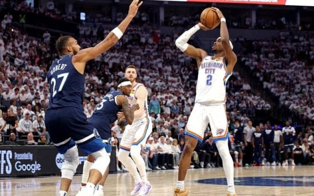 ウルブズの猛追を振り切ったサンダーが第4戦に勝利…3勝1敗でファイナル進出に王手