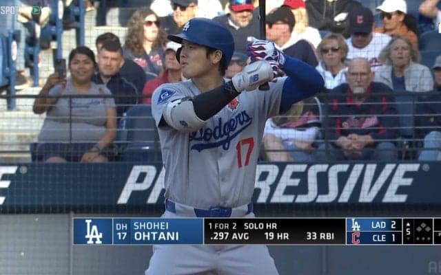 どうやって抑えるんだ…大谷翔平の打席を“遠い目で見つめる”相手監督の表情が話題に 現役時代は直接対戦も…カメラが捉えた一コマ