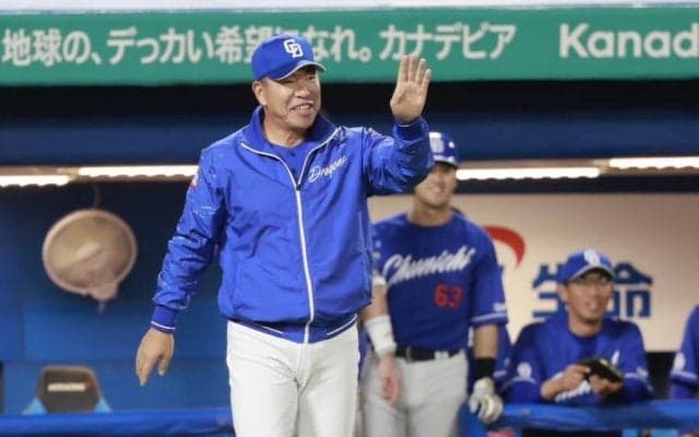 中日、井上監督が審判団に猛抗議　川越が本塁打性の打球→判定変わらず、場内騒然
