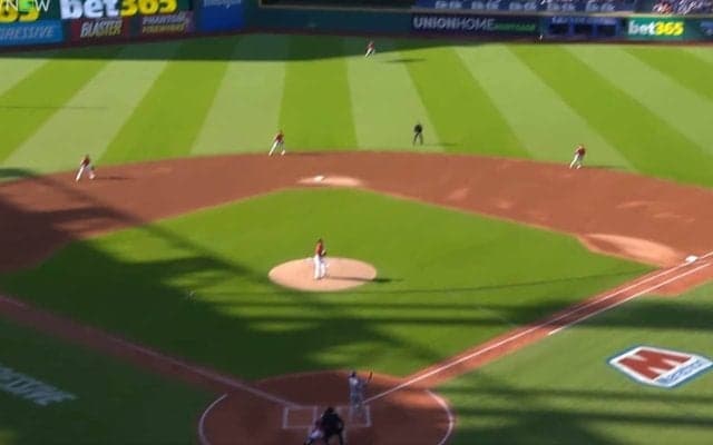 一体、何が起きた？ 大谷翔平、爆速アーチで“まさかの珍光景”「おかしくなる」「しゃあない」 185キロ低弾道ライナー→相手外野手の動きが混乱する