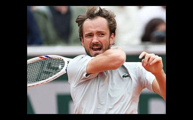  メド 6度目の全仏OP初戦敗退 