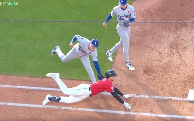 一体、何が起きた？ 山本由伸の足で“まさかの展開”「投手の動きじゃない」 神バント処理… とんでもないスピードで“爆速タッチ”「超ファインプレー」