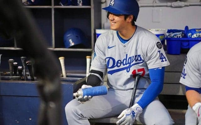 大谷翔平にロバーツ監督が“おいー”　微笑ましい光景に大爆笑「ただただ可愛い笑」