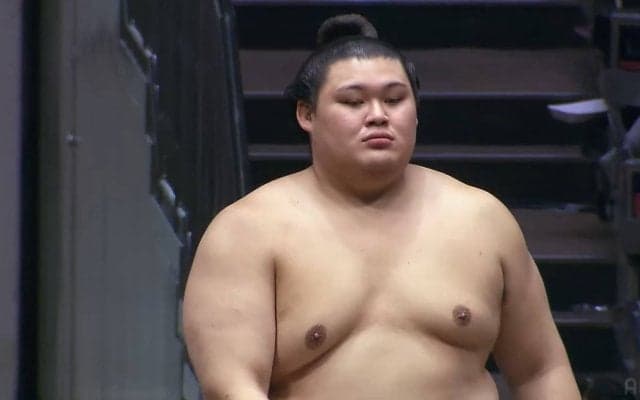 大の里、大一番を前に花道奥で見せた“謎の動き” カメラが捉えた瞬間 第75代横綱誕生に「大豊時代の到来」「来場所が楽しみ」ファン歓喜【大相撲五月場所】