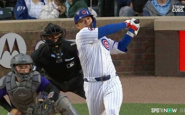 「強烈な打球がレフトへ」鈴木誠也、“MLB一番乗り”快挙達成にカブス40歳大ベテランも燃えた！ ベンチで捉えた激アツ光景…現地実況は大興奮