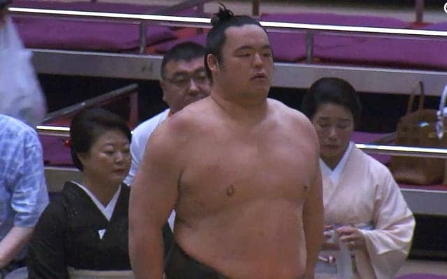 「おじぎ界の横綱」幕下力士の所作に“熱視線” 「素晴らしいお辞儀」「丁寧な礼だ」ファン称賛の一コマ【大相撲五月場所】