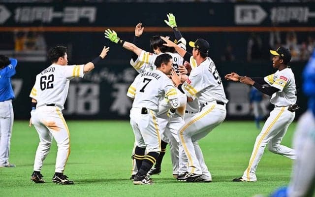 鷹が劇的サヨナラ！　周東が大仕事…西武は月間7度目の完封勝利、オリ辛勝