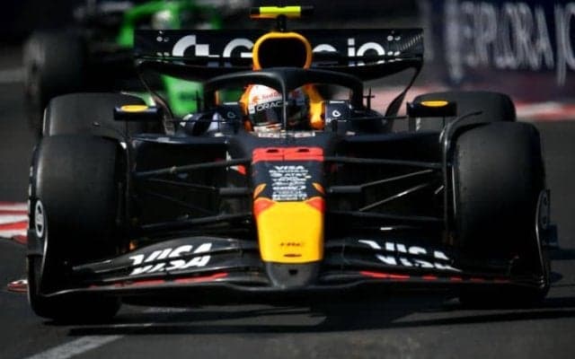 「混乱したドライバー交代劇の勝者は誰か」昨季のペレスと“同水準”の角田裕毅に厳しい指摘　成績上向かず「ハジャーがカウントダウンを開始した」