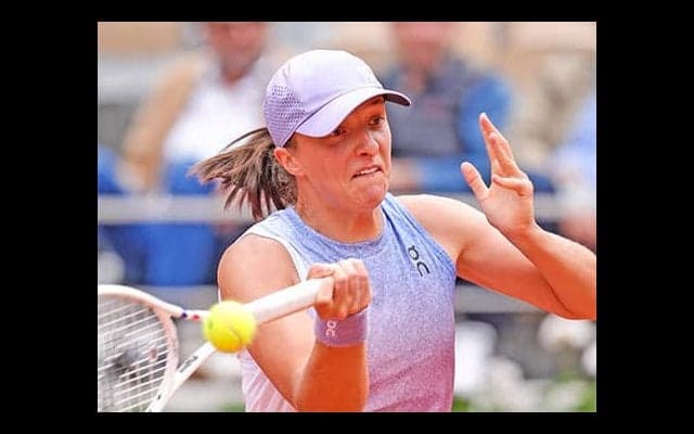  全仏女王 ラドゥカヌに完勝 