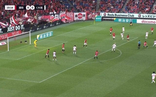 「衰えてないな」36歳元日本代表の巧妙過ぎるボールテクニックが話題「最近の真司まじでスーパーすぎる」相手を出し抜く華麗なヒールタッチの瞬間