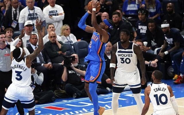 強烈な攻防でウルブズを引き寄せず…サンダーが30点差白星で4勝目、13年ぶりのファイナルへ