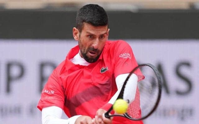 ジョコビッチ、アウェイの中で地元選手にストレート勝ち。全仏オープン20年連続の3回戦へ