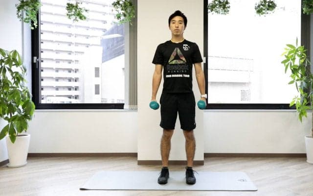 最強の脚筋トレ「ダンベルスクワット」を徹底解説！正しいフォーム、効果的なやり方、回数・重さまで