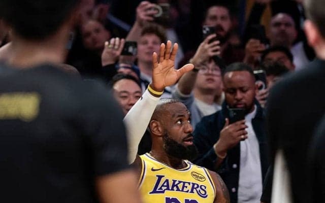 レブロンは来季が現役ラストシーズンか…名物記者が予想「物語としては実に美しい終わり方」