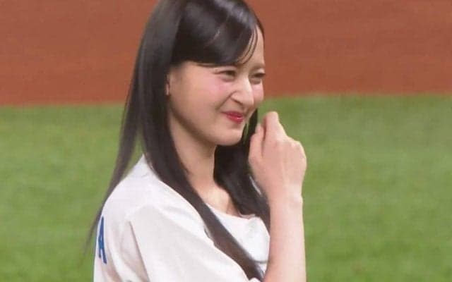 「カオスすぎる」アイドルたちの1球　“予測できぬ”ドタバタ劇場で「さらに好きに」