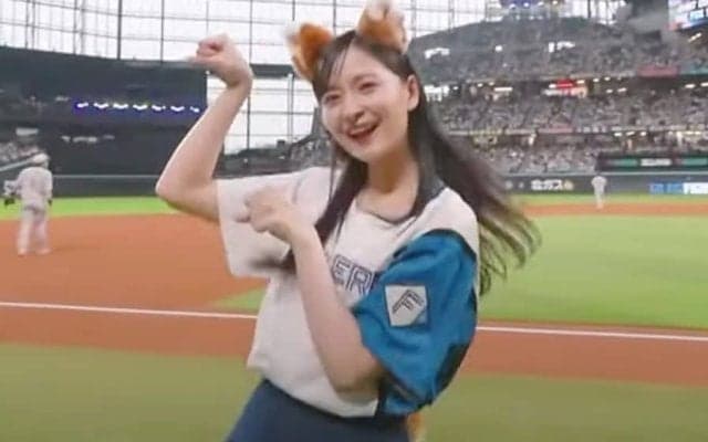 ふりふり踊る“美女天使”が「可愛すぎる」　きつね耳にファン悶絶「別格だわ」