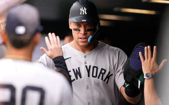 ジャッジ、大谷の前で超特大19号　1本差に迫る…ブーイングの中で136mバックスクリーン弾