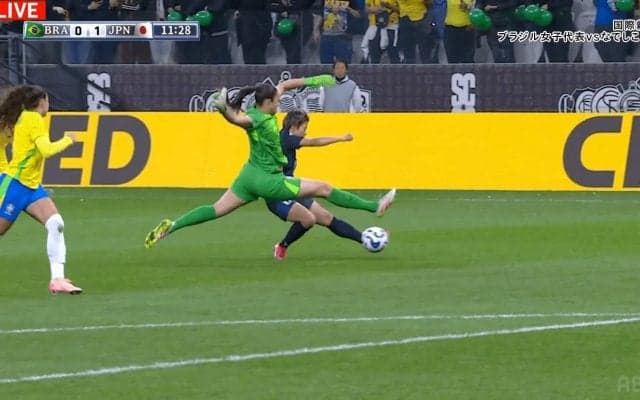 「漫画かよ！」なでしこジャパンの“幻のゴール”に騒然！ ブラジル女子２人が渾身スライディングもゴールネット突撃→VARチェックでまさかの取り消し「よく見てたな…」