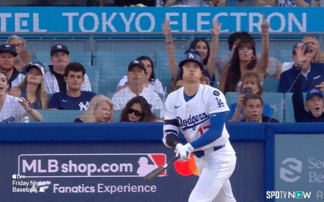 「ジャッジが打ったすぐ後に！」大谷翔平の衝撃21号弾で本拠地「まるでワールドシリーズのよう」観客、次打席まで“座らず”異様ムード