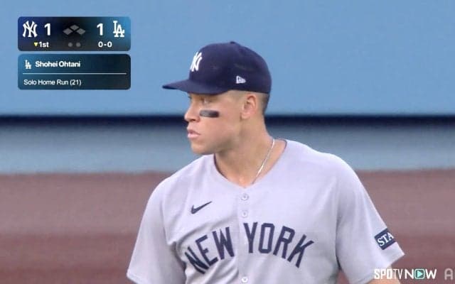 大谷翔平、“お返し”21号特大弾にジャッジは呆然…ライトで打球を見送り驚きの表情「スーパースター2人の競演」反響続々