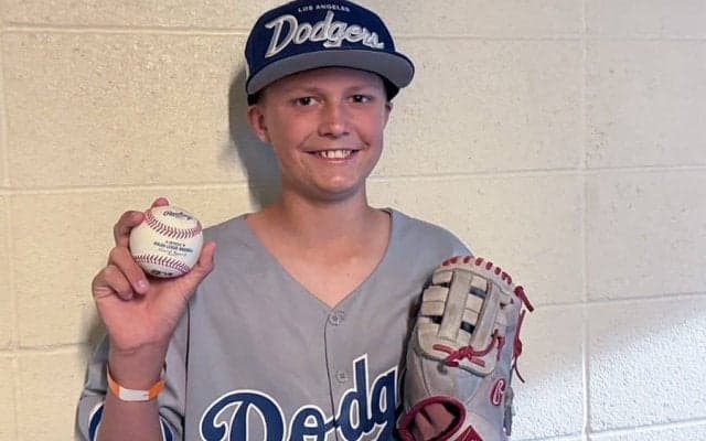 大谷翔平が“フェンス破壊”直後…少年に2度目の幸運　勃発したヤ軍ファンとの争奪戦