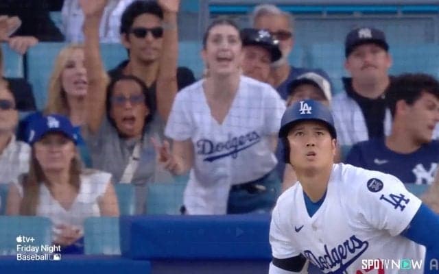 ドジャー・スタジアムが揺れた！大谷翔平の21号弾でネット裏観客が“一斉に万歳”…打った瞬間に誰もが確信、球場沸騰