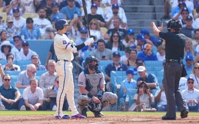 満塁機で痛恨…大谷翔平、ピッチクロック違反→空振り三振…まさかの珍事に本拠地ため息