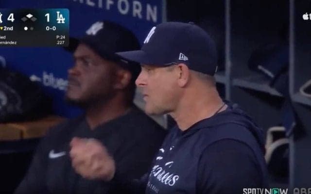 ブチギレ寸前…！ ヤンキースの“退場王”がイライラ「怖い怖い！」「口に入れすぎw」ボーク判定でブーン監督のリアクションが話題に