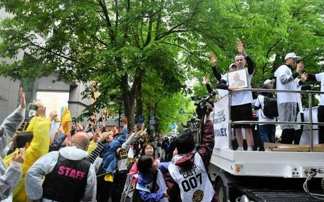 宇都宮ブレックス優勝パレード、沿道埋め尽くすファンが祝う