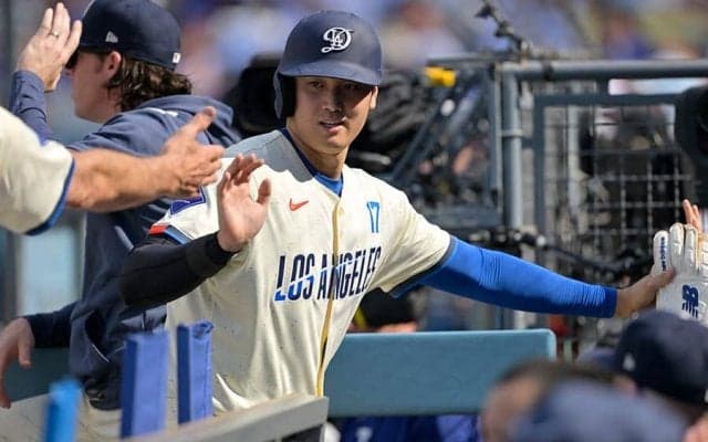 大谷翔平が「上手になった」　無邪気な笑顔で両手いっぱいの祝福…X歓喜「粋な計らい」