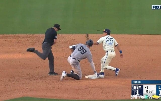 足だけじゃないのかよ…！キム・へソン、強肩でジャッジを一刺し “孤軍奮闘”許さぬ好プレーに「ハイライト映像に新たな1ページを刻んだ」公式絶賛