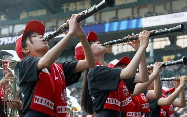 残照の中、響いた合奏「栄冠は君に輝く」　甲子園ブラスバンドフェス