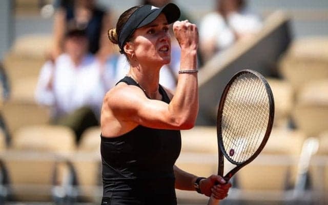 スビトリーナ、3本のマッチポイントをしのいで前年準Vの世界4位パオリーニを撃破！大逆転勝利で5度目の8強入り[全仏オープン]