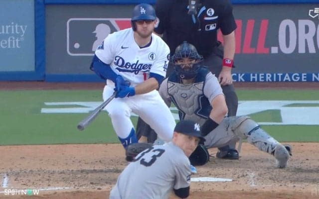 危機一髪！ド軍・マンシーの“痛烈”ピッチャー返しがヤ軍左腕にあわや直撃…167キロ打球が真横を通過し「ヒヤリ」驚きの表情